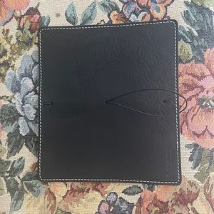 Chic Sparrow Weeks Cover-Creme Black Beauty